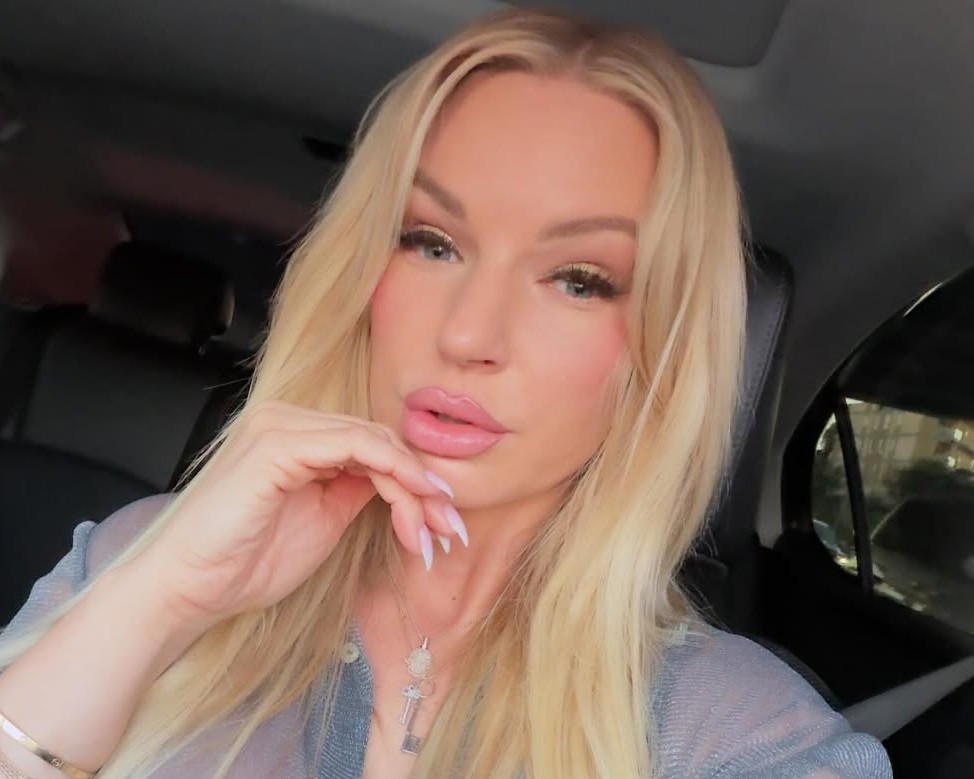 Rachael Cavalli taking a selfie