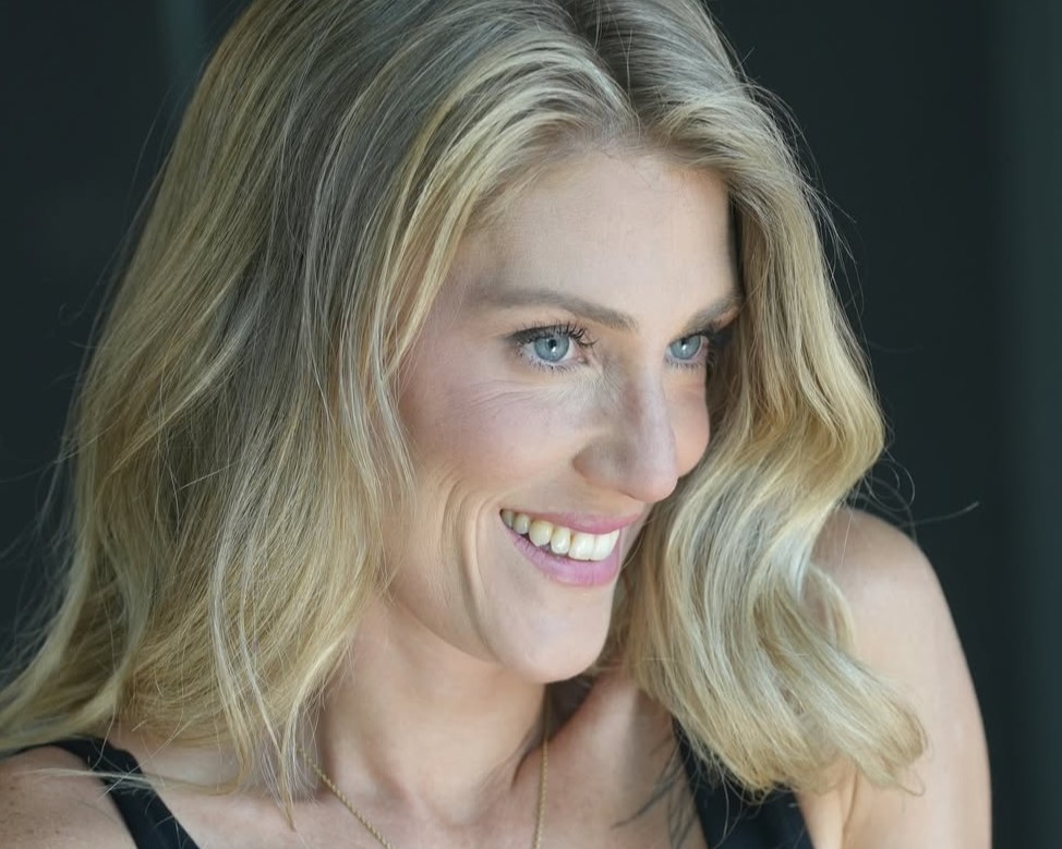 Sacha Swings face closeup