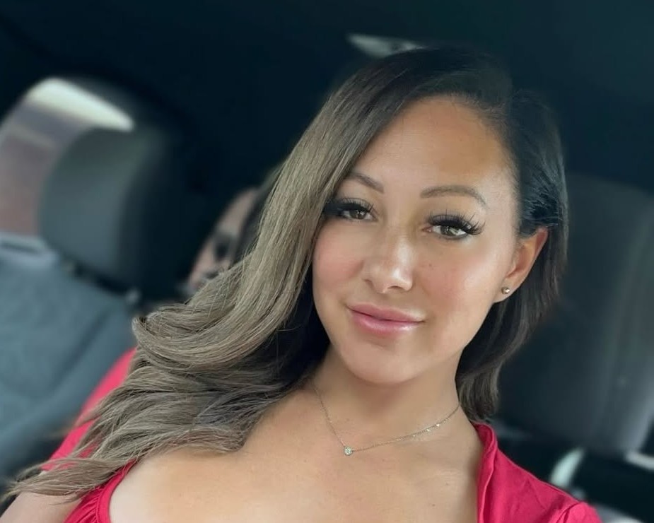 Jennifer Lee in her car taking a selfie