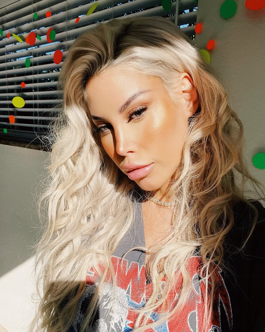 Bridgette B looking good taking a selfie