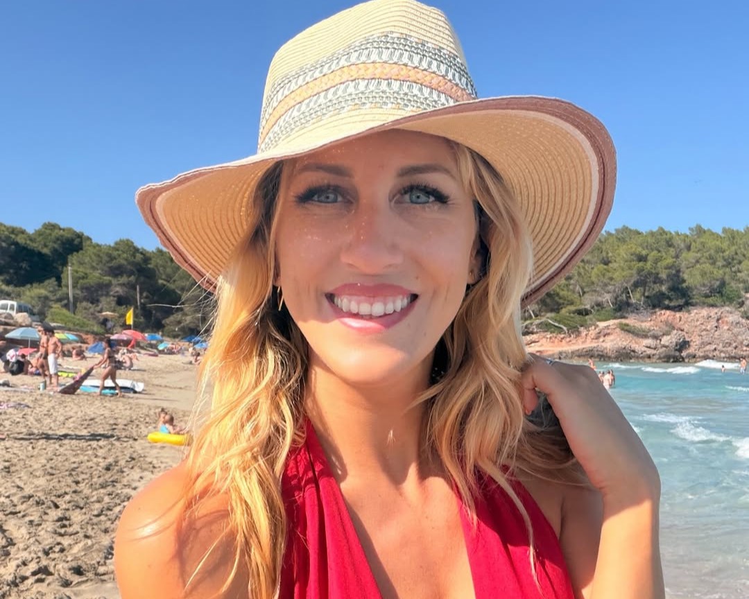 Morgane Pippa wearing a hat at the beach